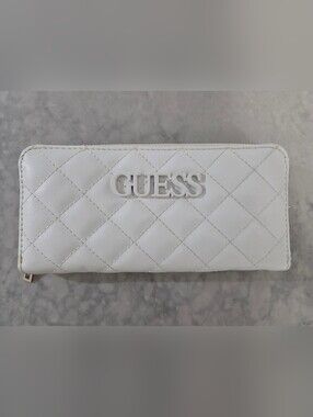 GUESS Quilted White Women’s Wallet - Sleek Logo Detail
